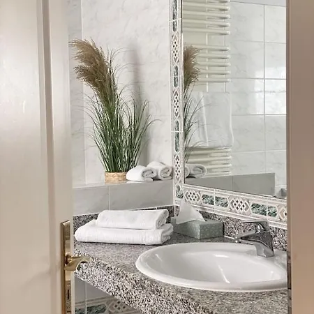 Seeblick Warnemuende - Mit Meerblick Und Balkon Direkt Am Fuer 2-4 Pers Apartament *